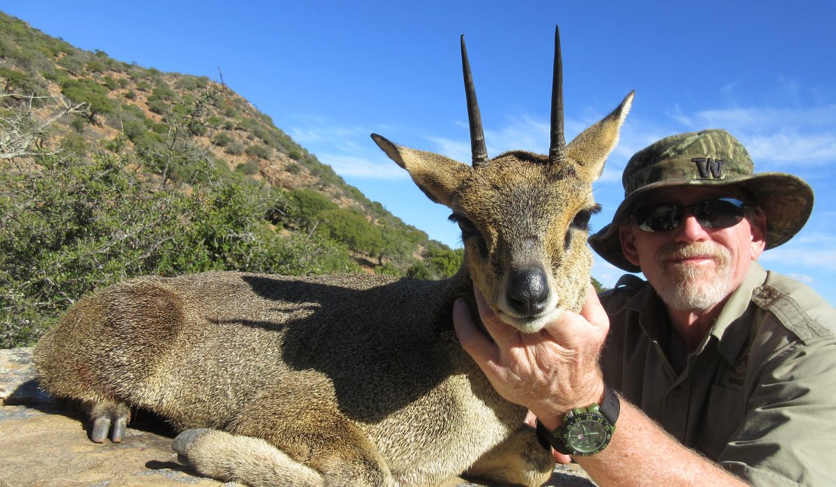 Close range hunting preparation in South Africa with Lalapa Safaris
